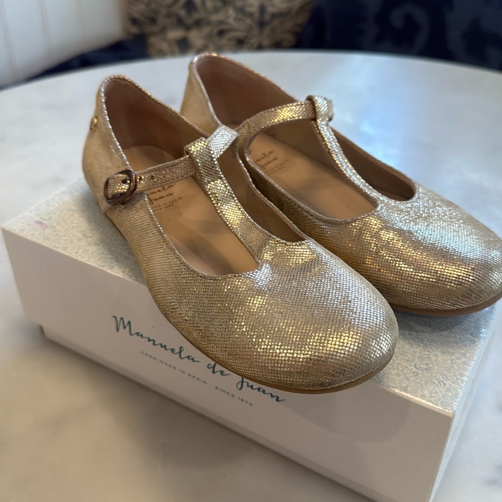 Manuela de Juan Sand Square Metal Charlotte dress shoe. Girls Size 32